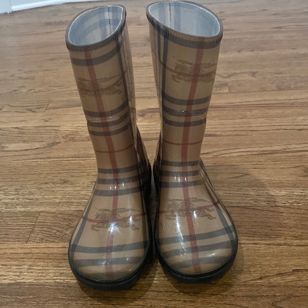 Girls Burberry Rain Boots Size US: 13 EU: 31/32